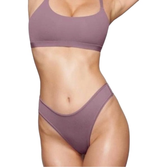 SKIMS FITS EVERYBODY T STRING and SEAMLESS PLUM BLACK SIZE 3X 2 pc bundle - Picture 4 of 16